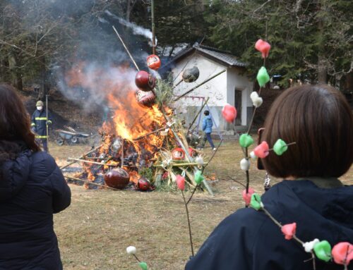 諏訪神社で開運招福どんど焼き